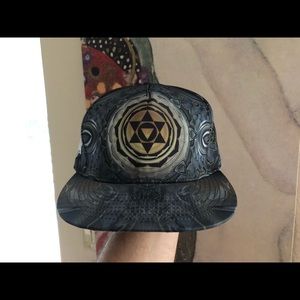 Hat - geometric - headspace size 7